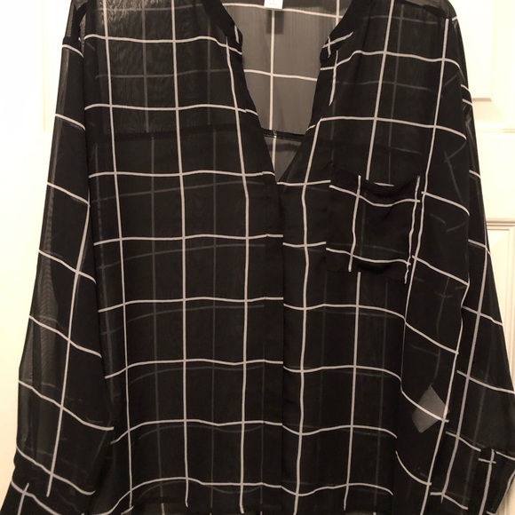 Old Navy Women’s Blouse - Picture 5 of 5